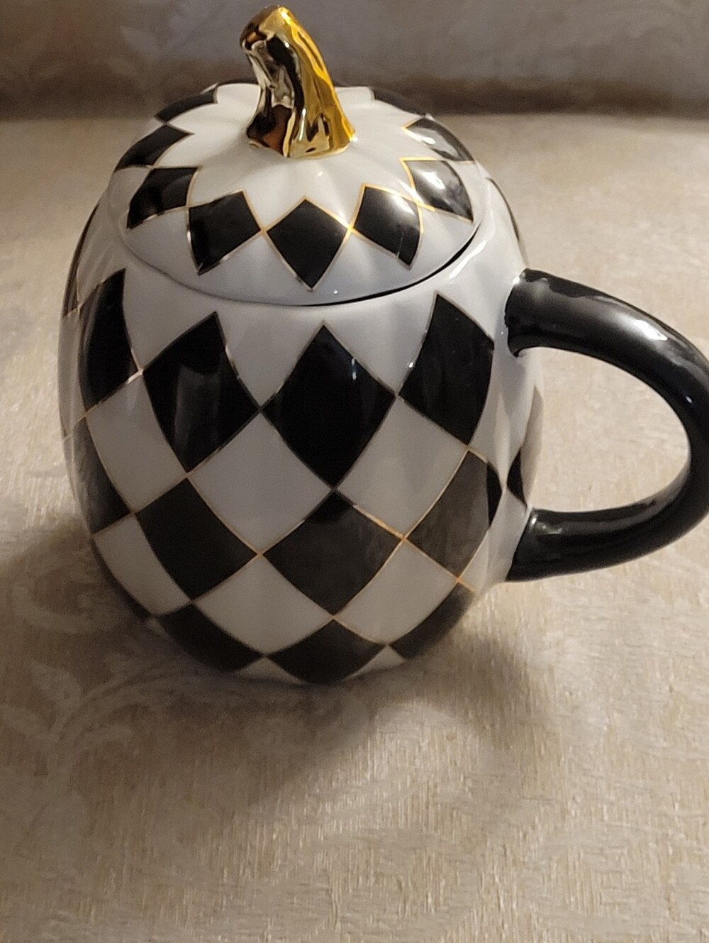 PUMPKIN COFFEE CUP WITH LID